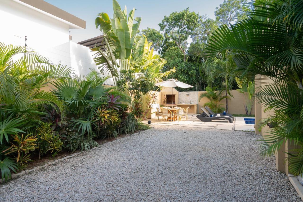 Holiday home Private Modern Villa-pool Beds-ac-internet-parking-grill